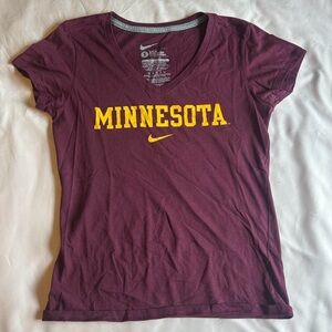 Nike University of Minnesota Women’s V-Neck T-Shirt – Size Small